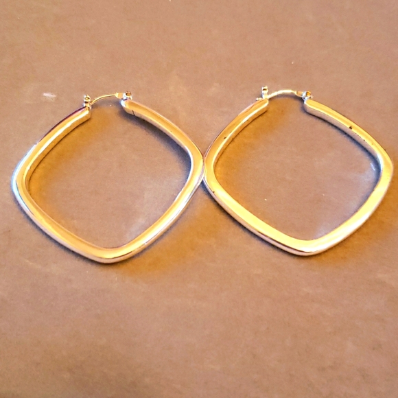 Diamond shape hoop